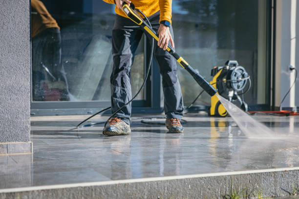 Best Driveway Pressure Washing  in Strathmore, CA